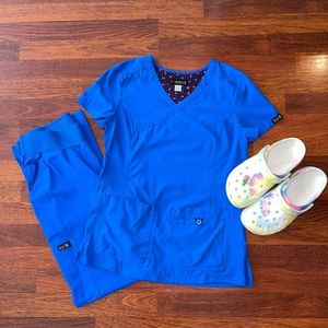 EUC! Koi Basics Women’s Scrub Set. Top Size Sm and Bottoms Xs